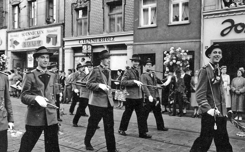 Götz-von-Berlichingen in jungen Jahren auf der Zollstraße.