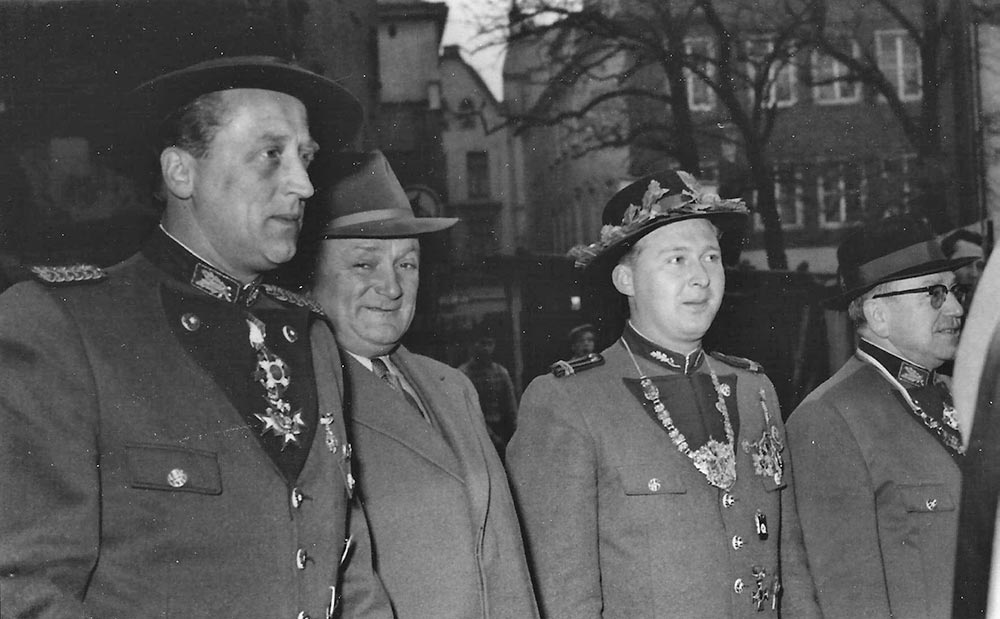 Patronatstag 1957 Vorbeimarsch am neuen König Josef Decker, Major Kistler, Oberst Tilmes